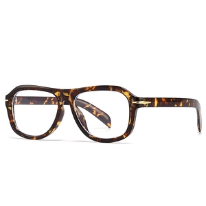 Retro tortoise shell sunglasses with square frame and golden arrow metal detail