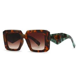 Modern baroque square sunglasses with tortoiseshell frame and gradient brown lenses