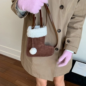 Creative boot-shaped crossbody bag in brown faux suede with white plush shearling trim