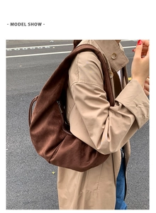 Sac hobo en daim marron porté épaule, design minimaliste demi-lune à grande capacité