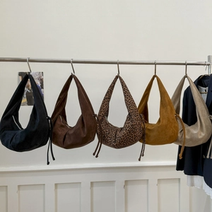 Sacs portés épaule hobo minimalistes en daim synthétique de diverses couleurs et imprimés