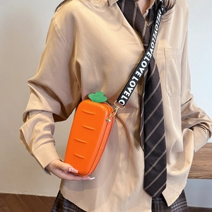 Sac à bandoulière créatif en forme de carotte orange avec feuille verte et sangle LOVE