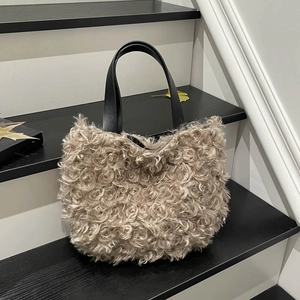 Women Plush Handbag Faux Fur Tote Bag Winter Large Capacity Bucket Handbag With Leather Handles Vintage French Style