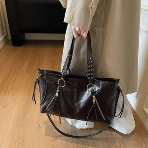 Retro large capacity coffee brown tote bag with metal rings and tassel detail
