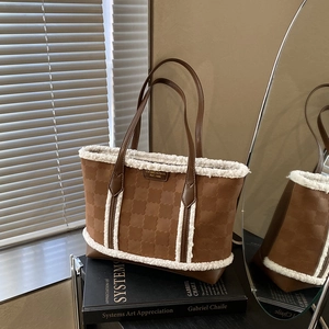 Women Winter Tote Bag PU Leather Faux Fur Trim Clover Embossed Large Capacity Underarm Shoulder Handbag Fashion Commuter