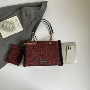 Rote Shopper-Tasche mit Leopardenmuster, Webpelzbesatz und passender kleiner Tasche