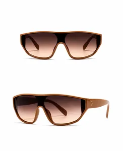 Vue détaillée des lunettes de soleil shield avec verres dégradés et rivets dorés