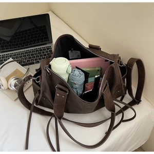 Grand sac cabas en simili cuir marron avec rivets pour ordinateur et objets du quotidien