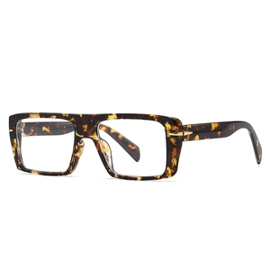 Occhiali quadrati classici tartarugati con decorazioni in metallo dorato a forma di T