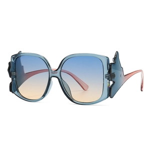 Oversized Square Sunglasses PC Frame Gradient Lenses UV400 Protection Wing Shaped Decorative Temples For Women