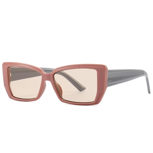 Retro butterfly oversized sunglasses with brown-pink frames and grey temples