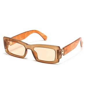 Lunettes de soleil rétro rectangulaires avec monture marron et branches marbrées