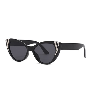 Lunettes de soleil papillon noires à la mode avec ornements métalliques argentés