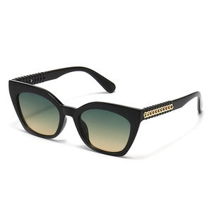Lunettes de soleil rétro à dessus plat noir avec verres dégradés et chaîne dorée
