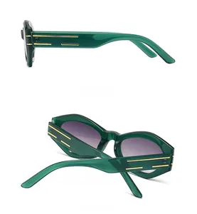 Dettaglio occhiali da sole cat-eye con aste dorate e lenti sfumate alla moda