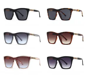 Vue détaillée de lunettes de soleil à dessus plat en noir, léopard et écaille