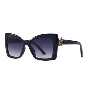 Lunettes de soleil œil de chat chic avec verres dégradés et branches dorées ajourées