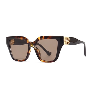 Retro square oversized tortoiseshell sunglasses with gradient brown lenses and gold logo