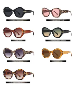 Detailansicht der Vintage Katzenaugen-Sonnenbrille mit goldener T-Metallverzierung