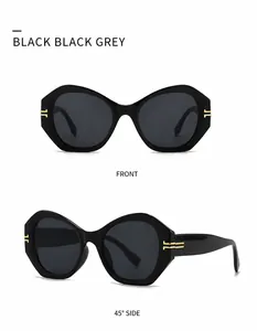 Detailansicht der Cat-Eye-Sonnenbrille mit goldenen JL-Verzierungen am Bügel