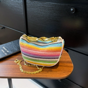 Sac Bandoulière Tissé Pour Femmes Sac Demi-Lune Rayé Avec Poignée En Métal Doré Et Bandoulière Chaîne Mode Niche