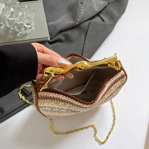 Sac à bandoulière tissé tendance avec poignées dorées et motif à rayures colorées