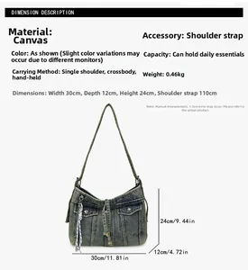 Détail du sac cabas en denim avec dimensions, boucles et deux poches à l'avant