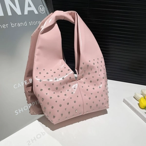 Glänzende PU Leder Hobo Tasche Damen Silberne Metall Nieten Dekor Große Kapazität Schulter Unterarmtasche Trendige Tote