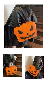 Detailansicht einer 3D Kürbis-Tragetasche in Orange mit Jack-o'-Lantern-Gesicht und Riemen