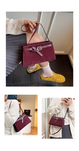 Vues détaillées d'un sac bandoulière en daim bordeaux avec boucle argentée et lanière