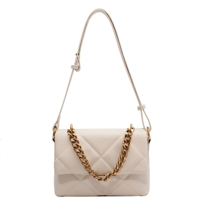 Sac à bandoulière matelassé beige chic avec chaîne dorée et lanière cuir pour femme