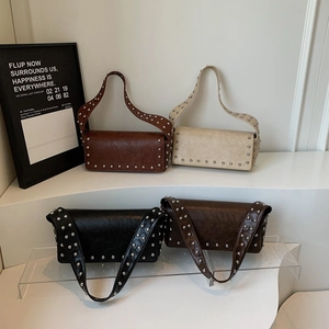 Sacs à main vintage à rivets de style français en marron, beige et noir élégant