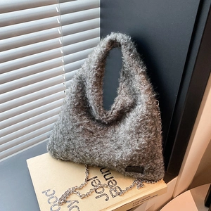 Women's Niche High-End Plush Handbag Minimalist Faux Lamb Wool Underarm Bag With Metal Chain Shoulder Crossbody Bag