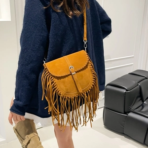 Borsa a sella vintage bohémien in camoscio con lunghe frange e cuciture bianche