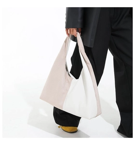 Detail shot of the large two-tone patchwork hobo tote bag in soft pink and white leather
