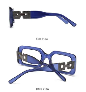 Dettaglio degli occhiali anti luce blu vintage con cerniere in metallo quadrate
