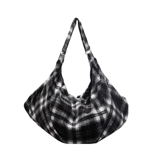 Sac hobo chic à carreaux noir et blanc en flanelle avec des anneaux en argent