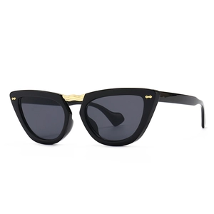 Occhiali da sole gatto retrò da donna con montatura nera e dettagli in metallo oro