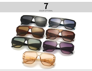 Présentation à plat de lunettes de soleil aviateur rétro en 7 couleurs au choix