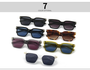 Affichage détaillé de lunettes de soleil carrées oversize en sept options de couleurs tendance
