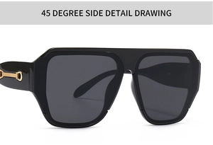 Vue latérale à 45 degrés des lunettes de soleil noires avec détails en métal doré