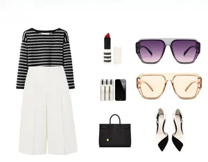 Mise à plat de lunettes de soleil rétro avec tenue chic à rayures noires et blanches