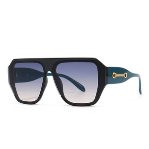 Lunettes de soleil carrées rétro avec verres dégradés violets et monture épaisse noire