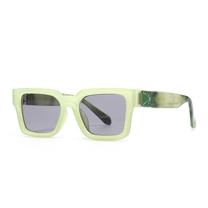 Lunettes de soleil carrées vert menthe avec branches effet marbre et verres gris foncé