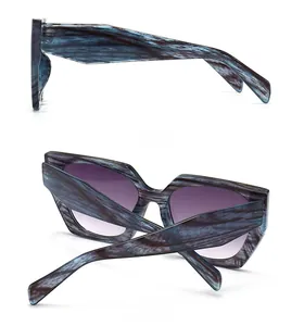Vues de profil et arrière de lunettes de soleil marbrées bleues à verres dégradés