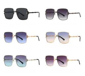 Comparaison détaillée de lunettes de soleil carrées en six variantes de couleurs