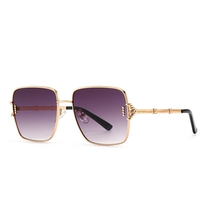 Lunettes De Soleil Carrées À Large Monture Métal Protection UV400 Mode Rétro Verres Dégradés Lunettes De Plein Air Hommes Femmes