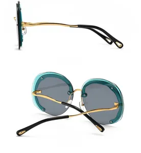 Detailed side and back views of round sunglasses with golden wave-shaped metal temples