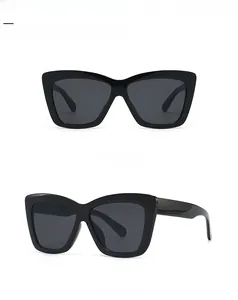 Vues de face et de côté des lunettes de soleil œil de chat noires de haute qualité