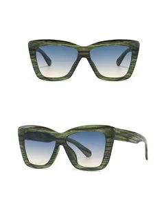 Vues de face et de côté de lunettes de soleil œil-de-chat avec texture grain de bois vert